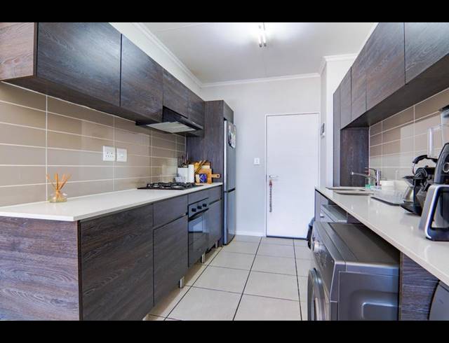 1 BEDROOM APARTMENT FOR SALE IN OLIVEDALE